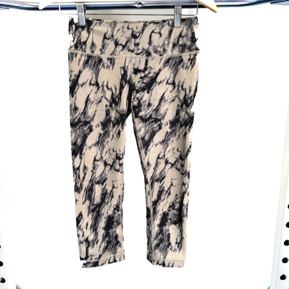 Lululemon Wunder Under Crop Full On Luxtreme Marble Design Size 4 - Picture 2 of 6